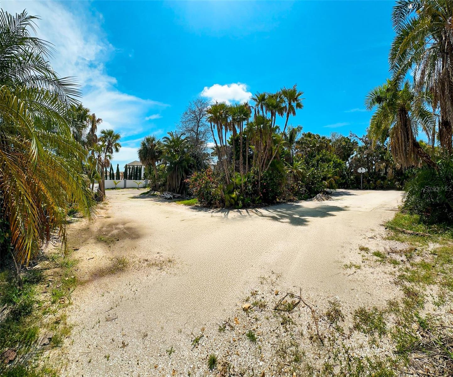 SANDERLING CLUB / SIESTA PROPERTIES INC - Land
