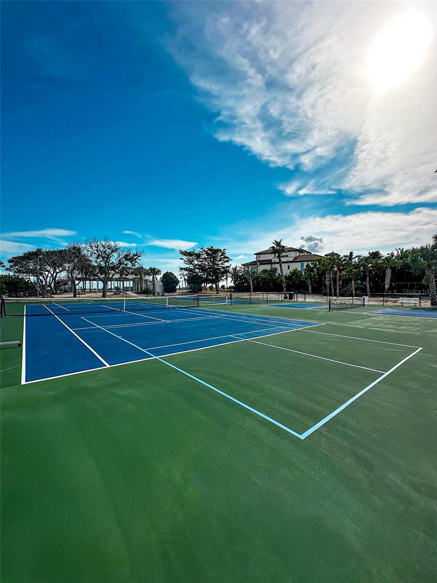 SANDERLING CLUB / SIESTA PROPERTIES INC - Land