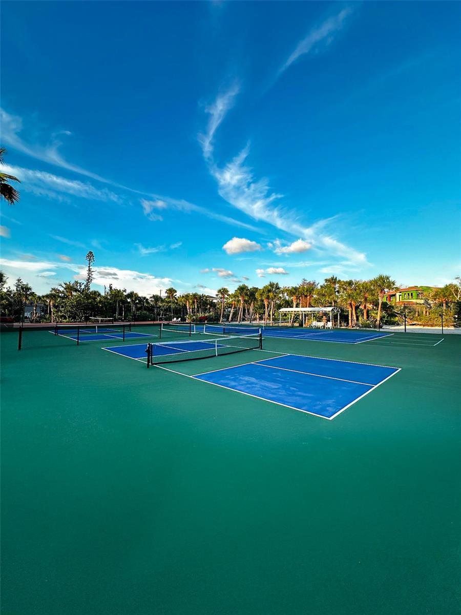SANDERLING CLUB / SIESTA PROPERTIES INC - Land