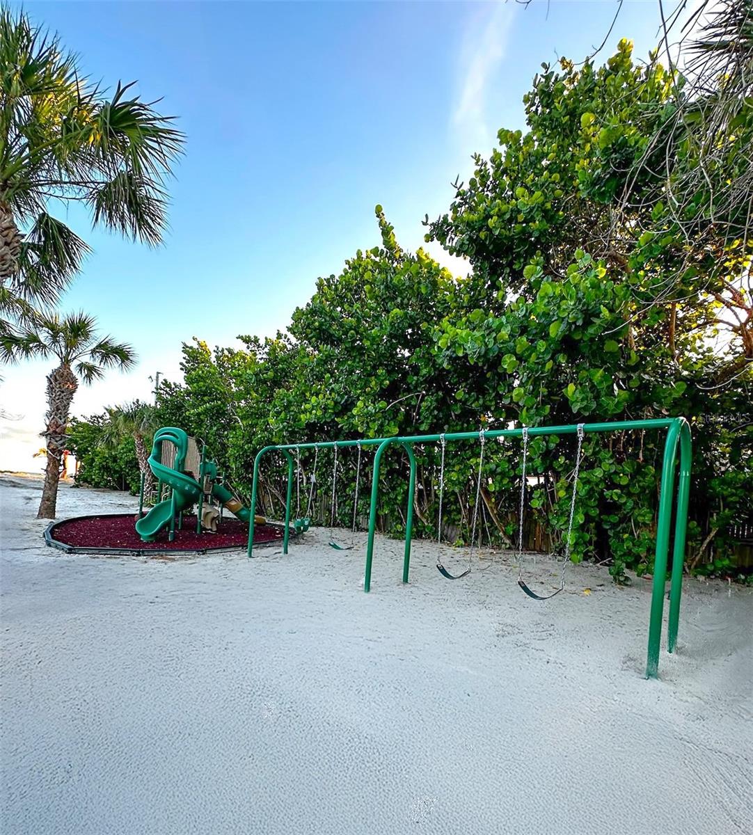 SANDERLING CLUB / SIESTA PROPERTIES INC - Land