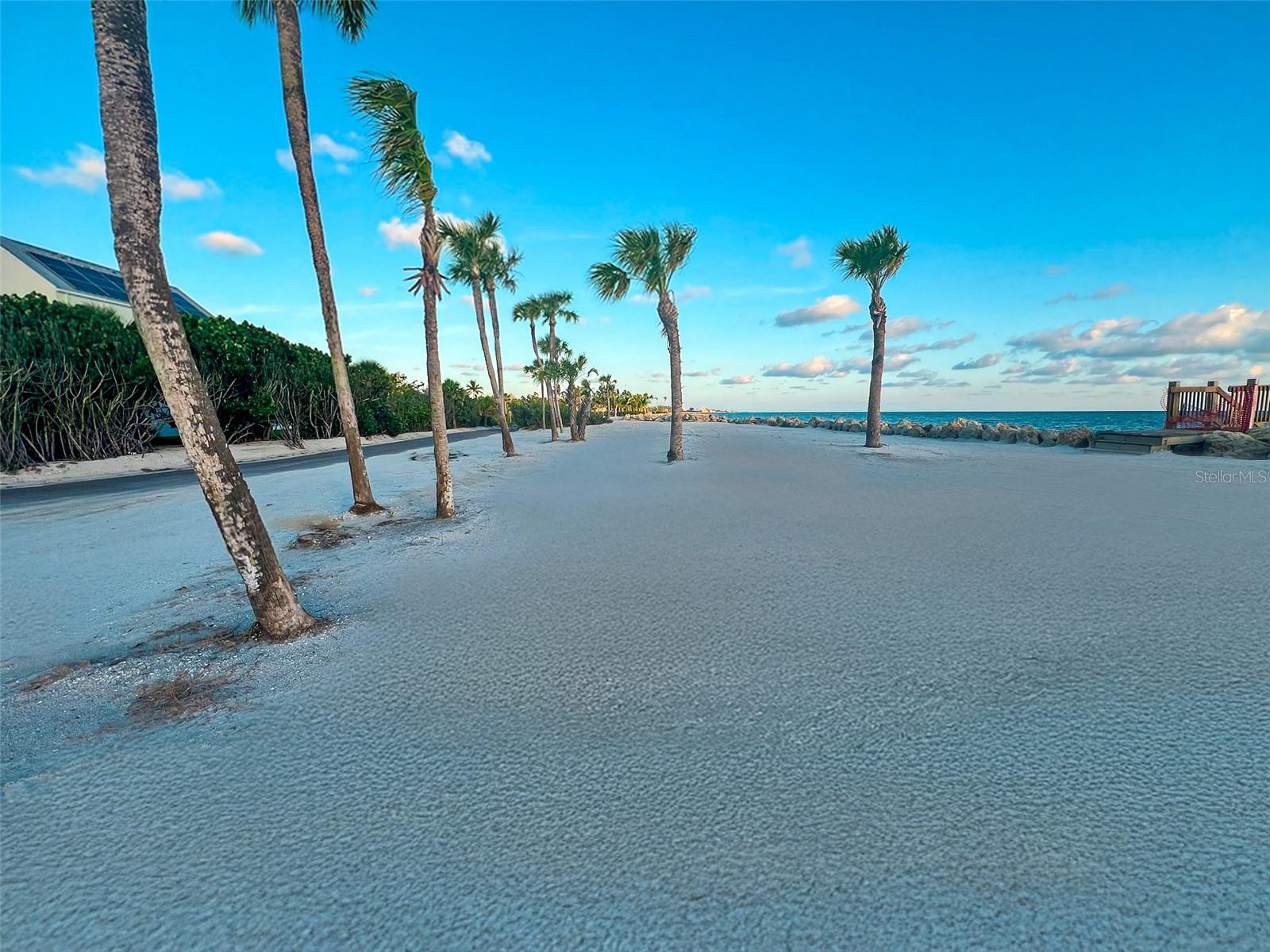 SANDERLING CLUB / SIESTA PROPERTIES INC - Land