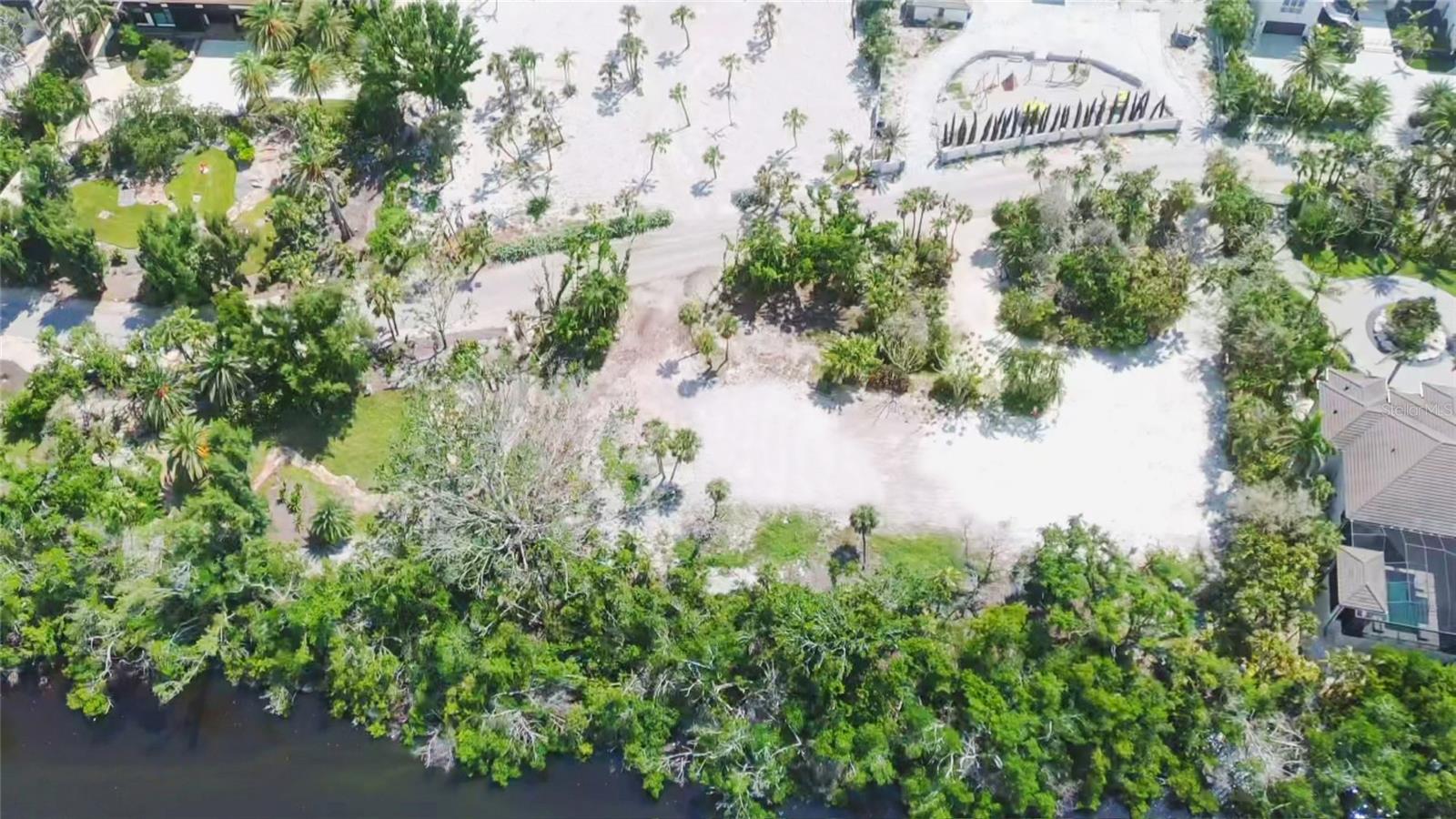 SANDERLING CLUB / SIESTA PROPERTIES INC - Land