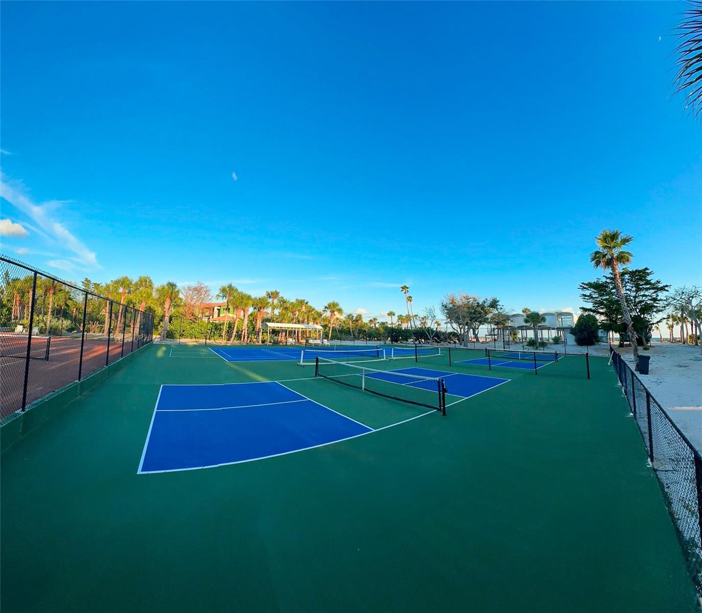 SANDERLING CLUB / SIESTA PROPERTIES INC - Land