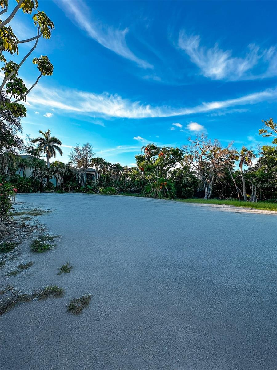 SANDERLING CLUB / SIESTA PROPERTIES INC - Land