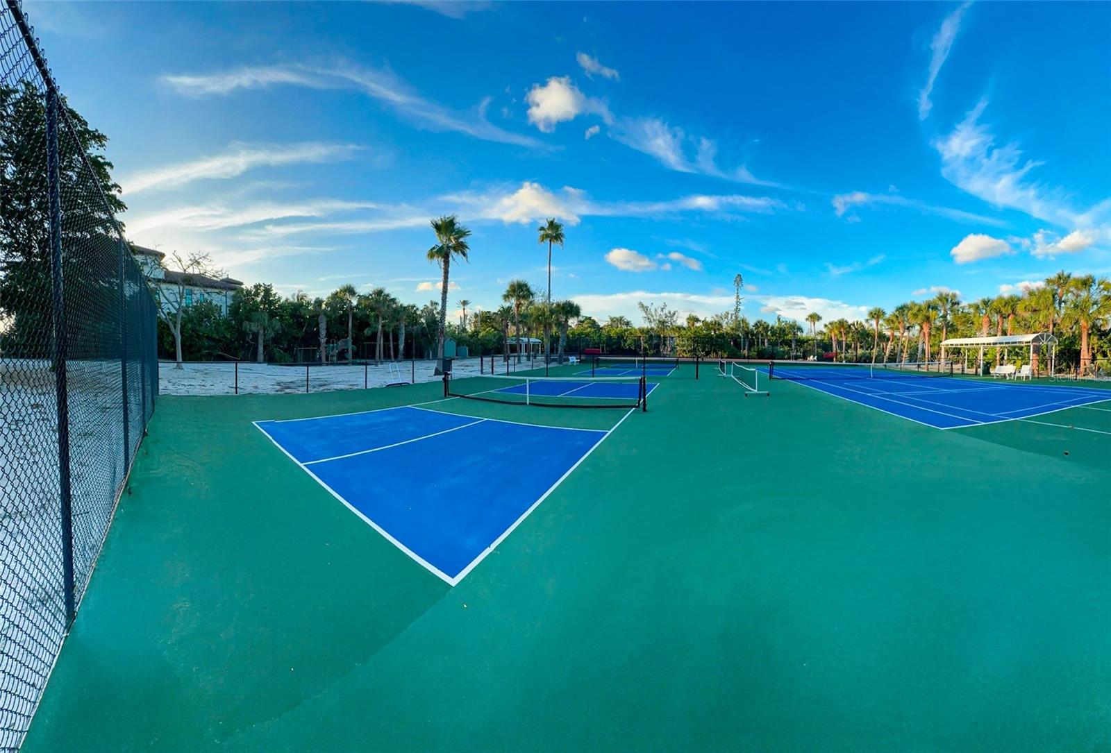 SANDERLING CLUB / SIESTA PROPERTIES INC - Land