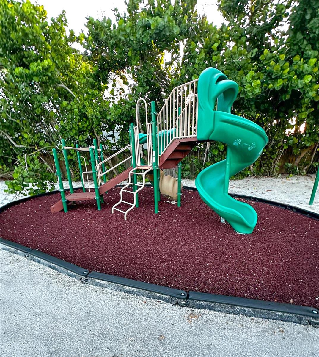 SANDERLING CLUB / SIESTA PROPERTIES INC - Land