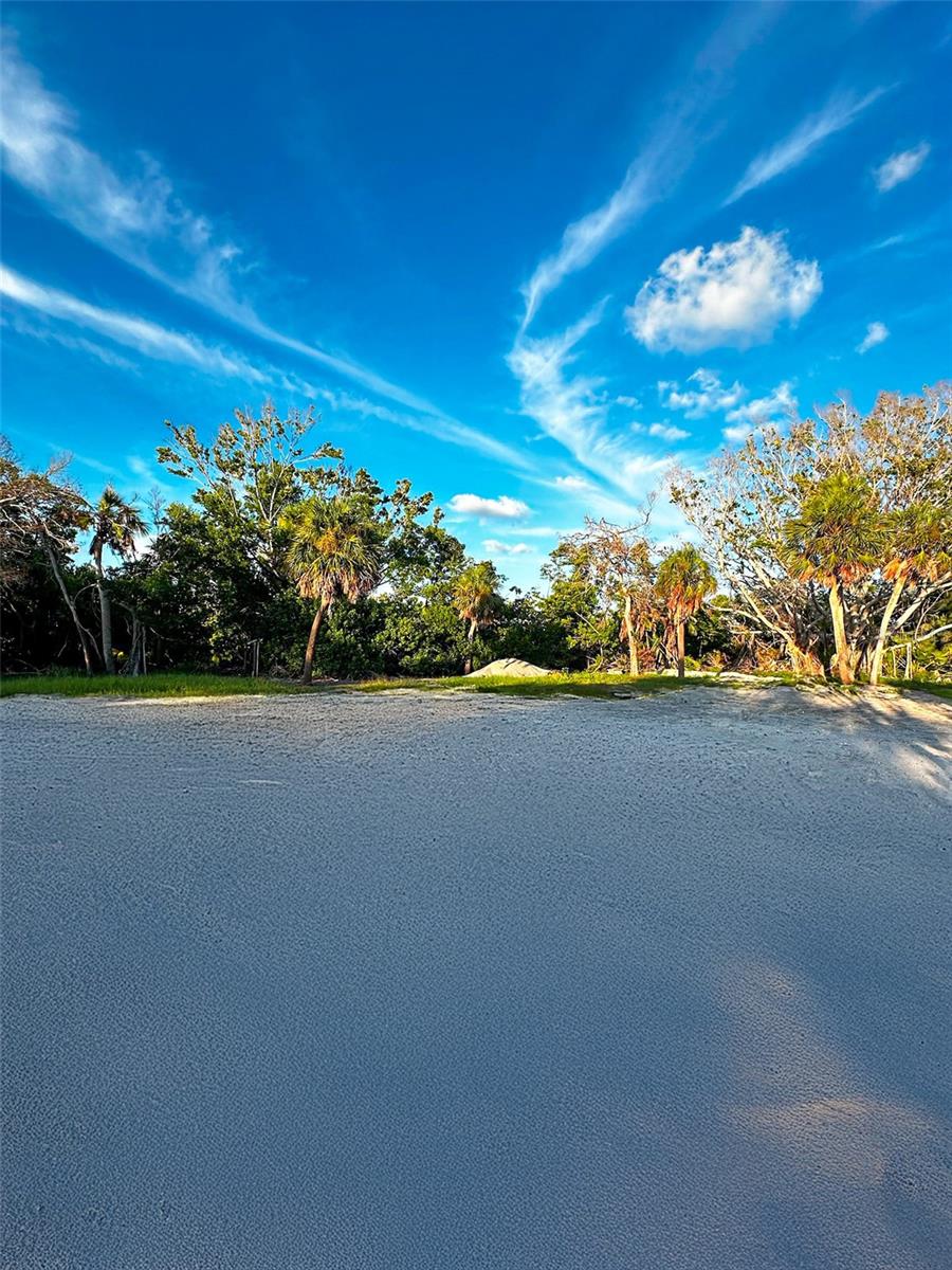 SANDERLING CLUB / SIESTA PROPERTIES INC - Land