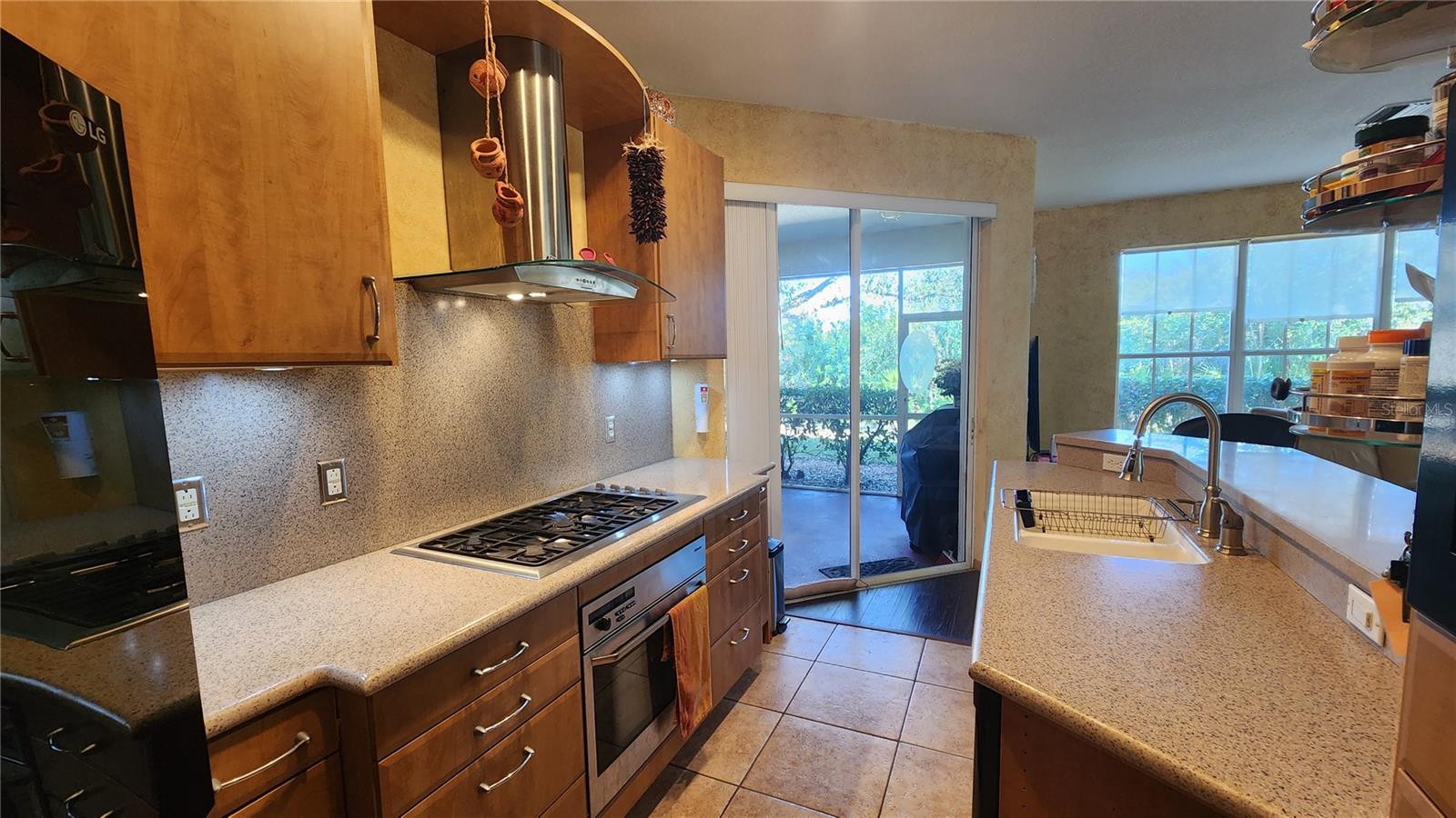 2484 MAGNOLIA CIRCLE