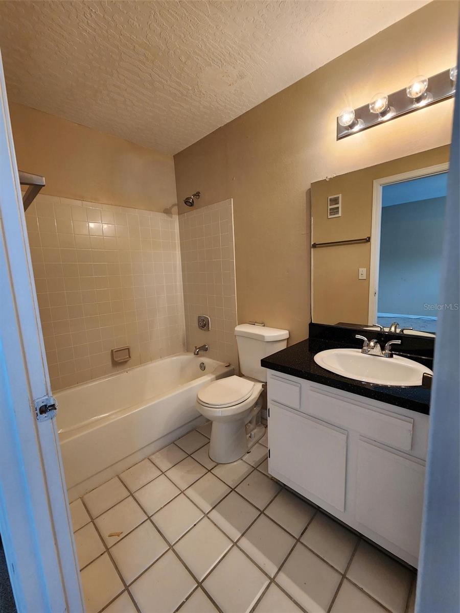 SUNTREE CENTER SUNTREE PUD STAGE 03 TR 25A - Residential Lease