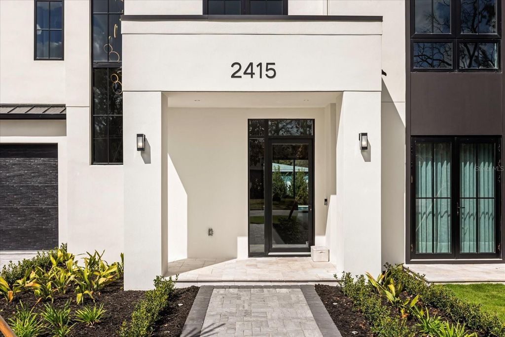 Photo of 2415 Laura Place, Orlando, FL 32803 (MLS # O6386133)