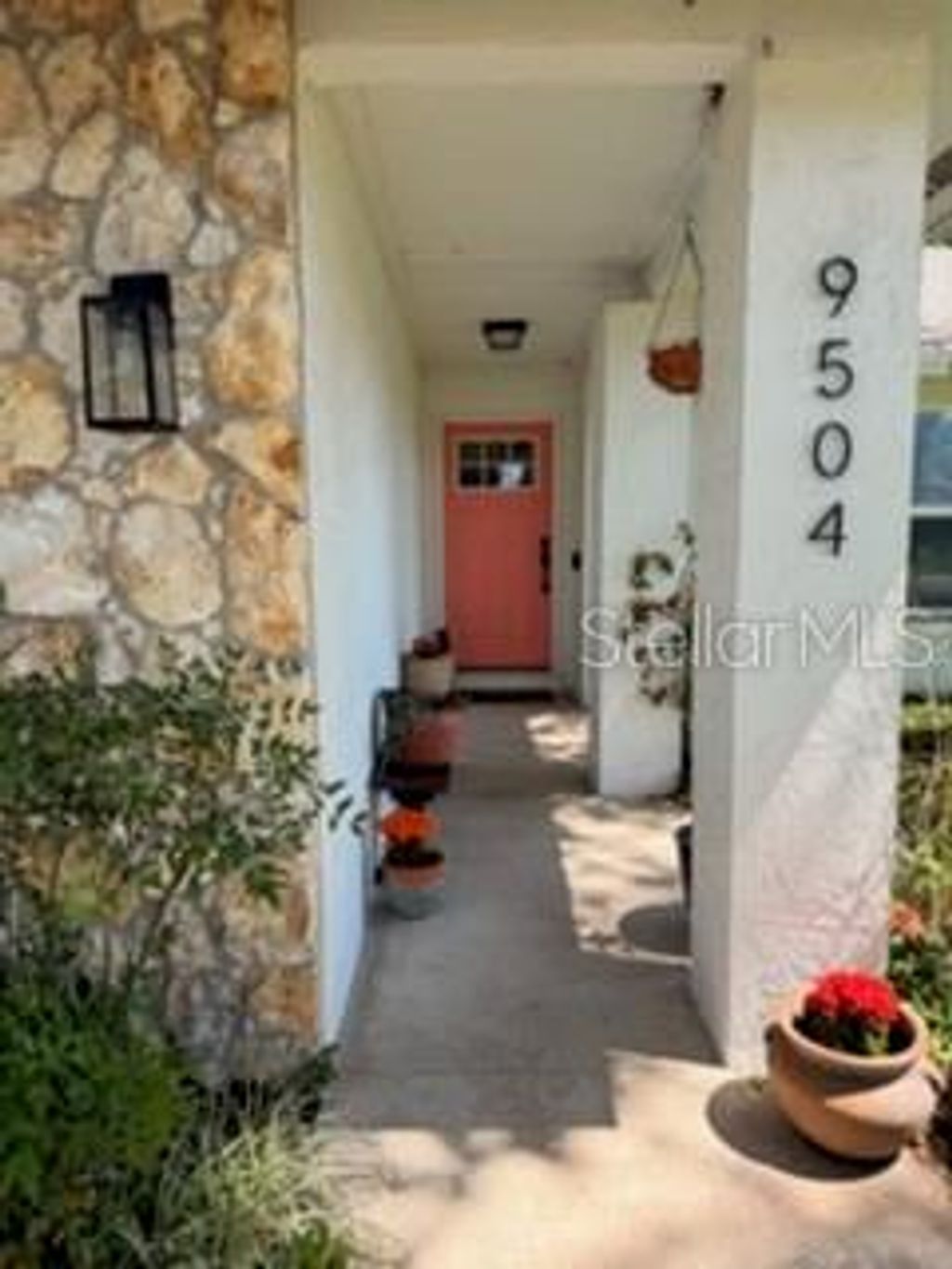 Photo of 9504 Cannon Drive, Orlando, FL 32817 (MLS # O6400350)