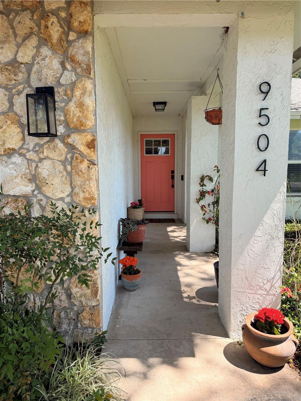 Photo of 9504 Cannon Drive, Orlando, FL 32817 (MLS # O6400350)