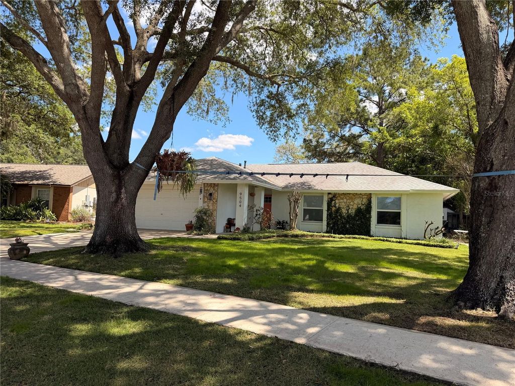 Photo of 9504 Cannon Drive, Orlando, FL 32817 (MLS # O6400350)