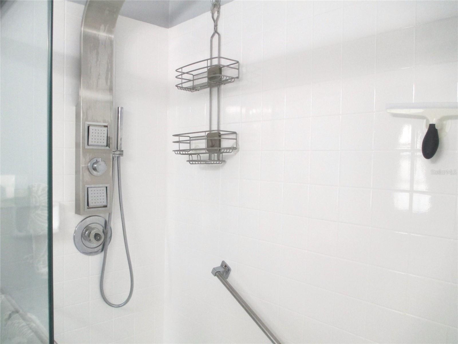 OAKWOOD VILLAS SEC C - Residential