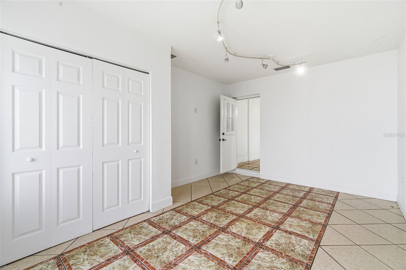 BOUR LANDS - Residential