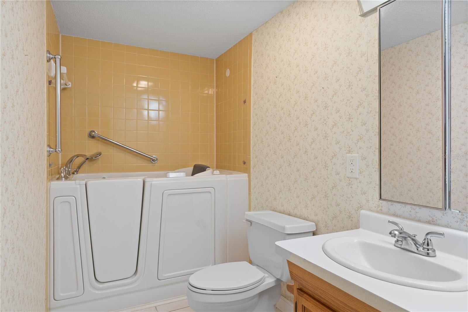 LAKE VILLAS CONDO - Residential