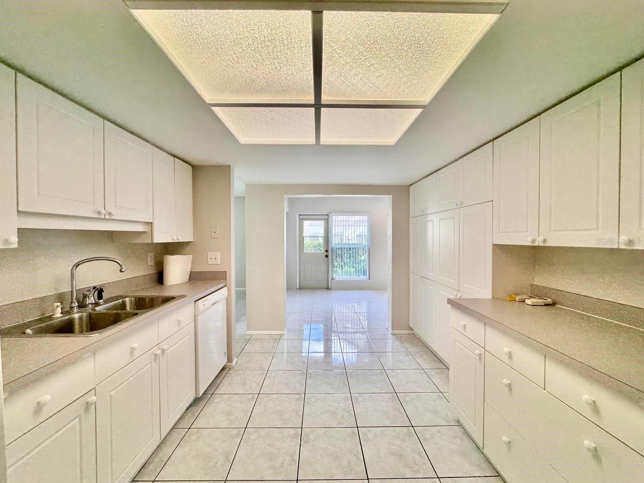 CHATEAUX WOODS CONDO - Residential Lease