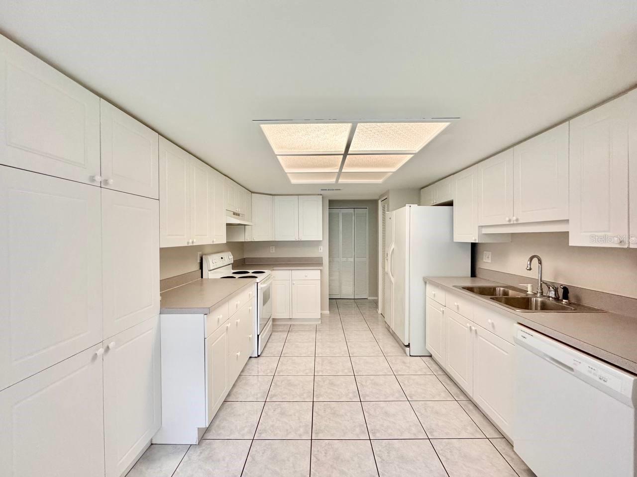 CHATEAUX WOODS CONDO - Residential Lease