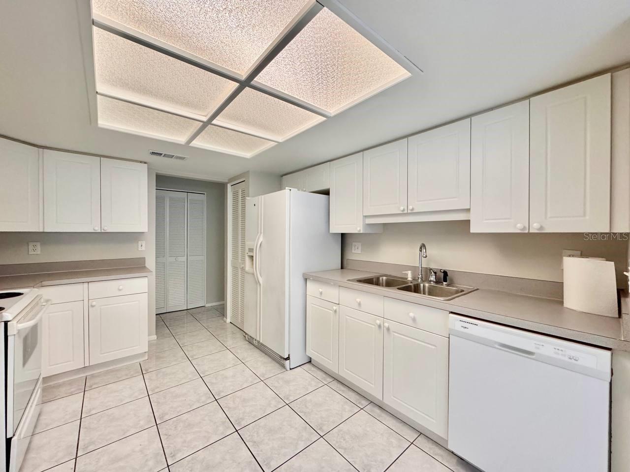 CHATEAUX WOODS CONDO - Residential Lease