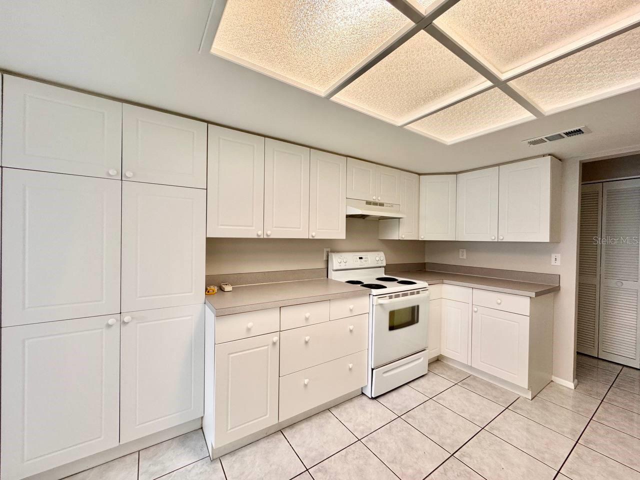 CHATEAUX WOODS CONDO - Residential Lease