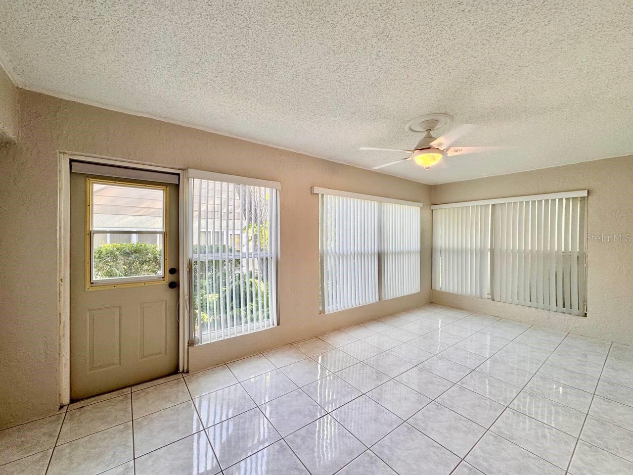 CHATEAUX WOODS CONDO - Residential Lease