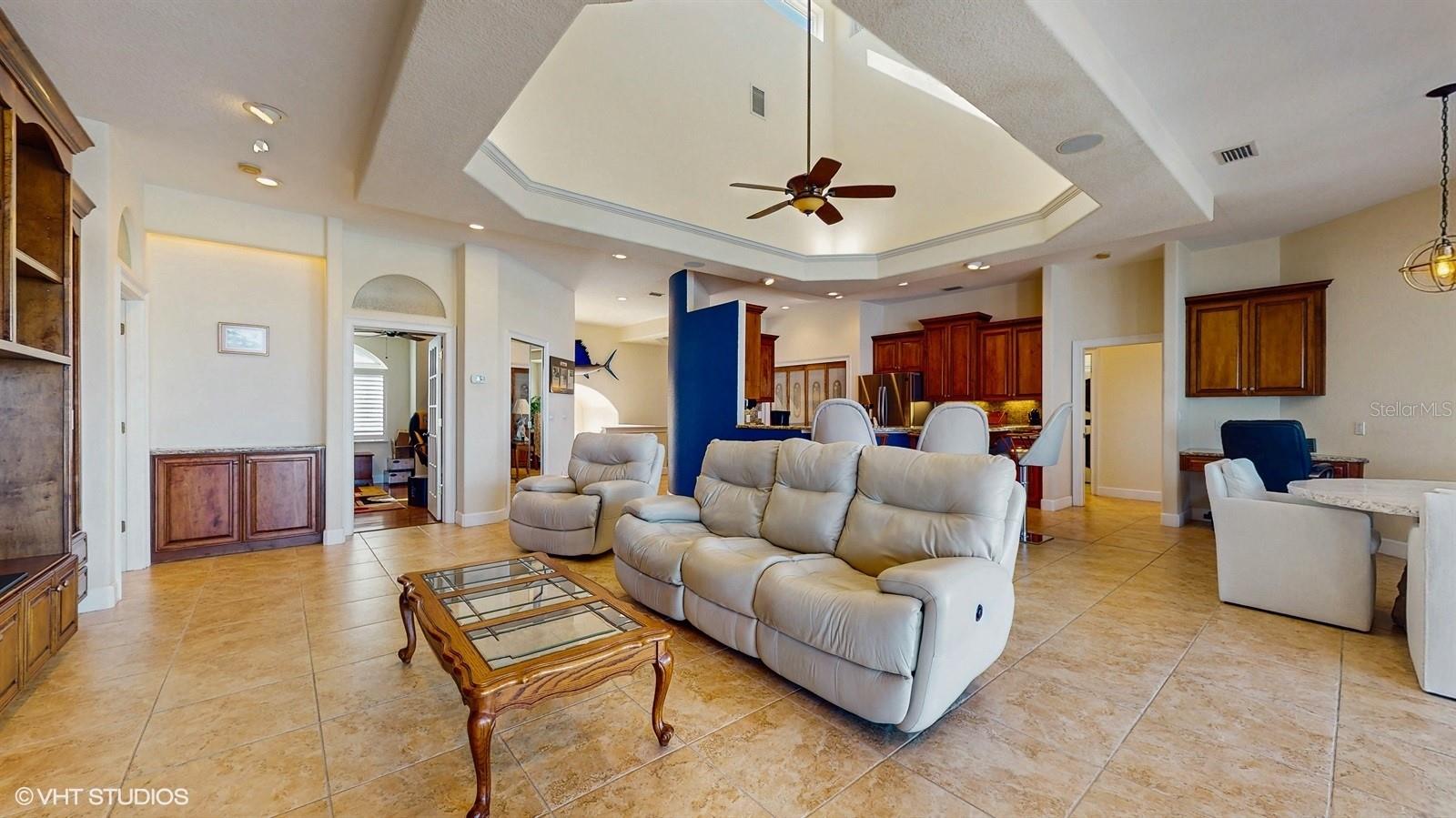 CAPRI ISLE - Residential