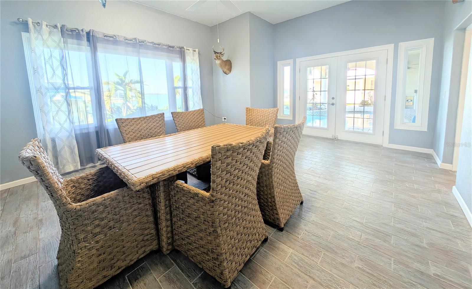 CAPRI ISLE - Residential