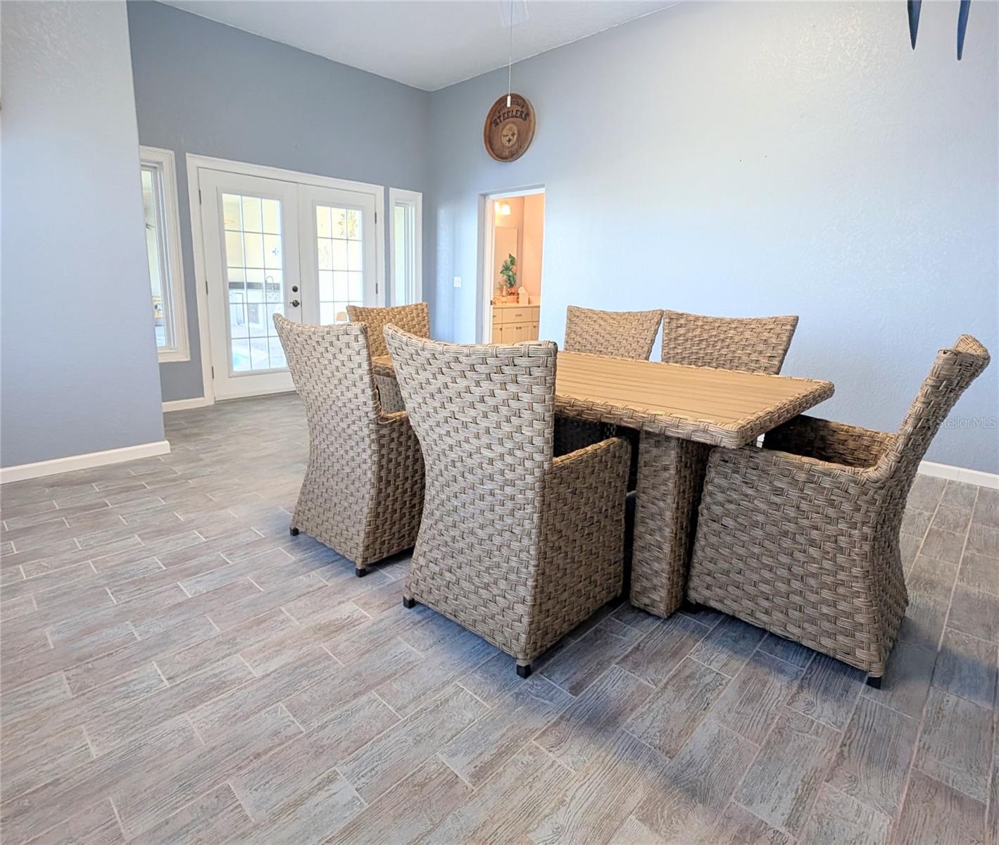 CAPRI ISLE - Residential