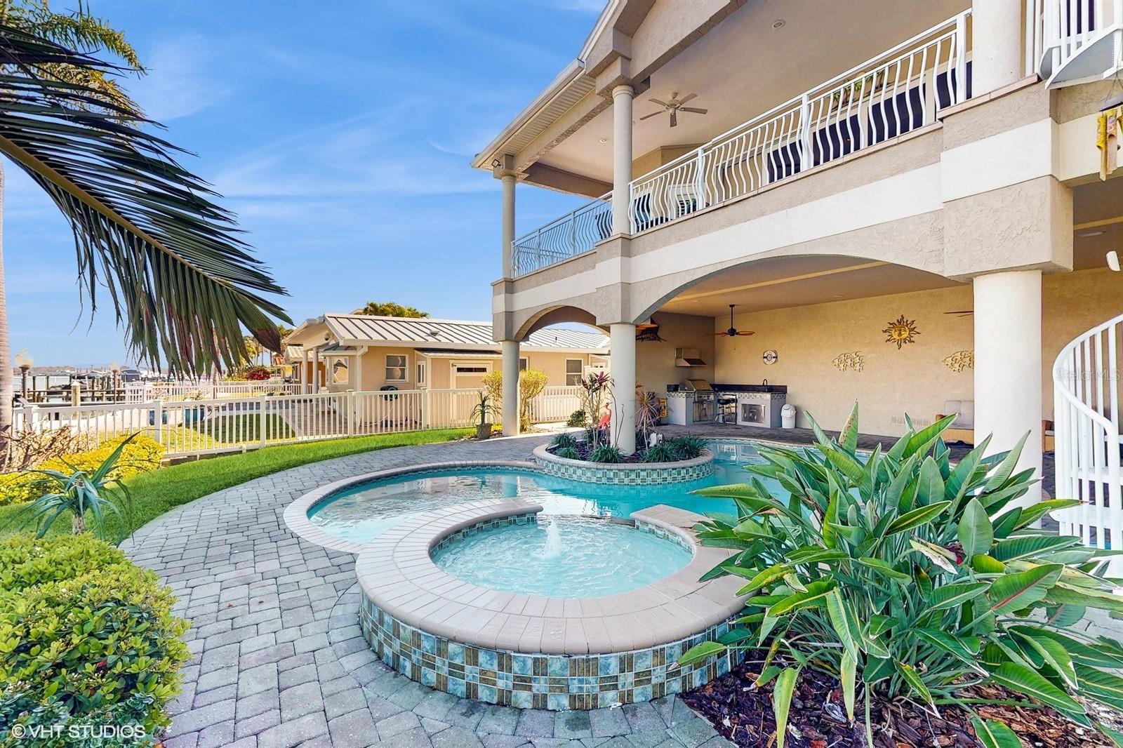 CAPRI ISLE - Residential