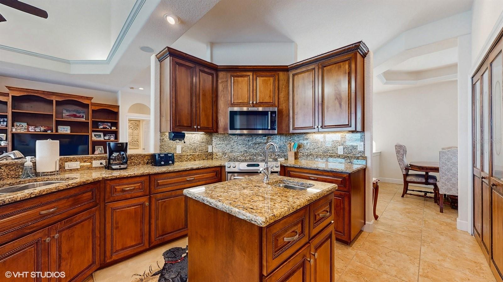 CAPRI ISLE - Residential