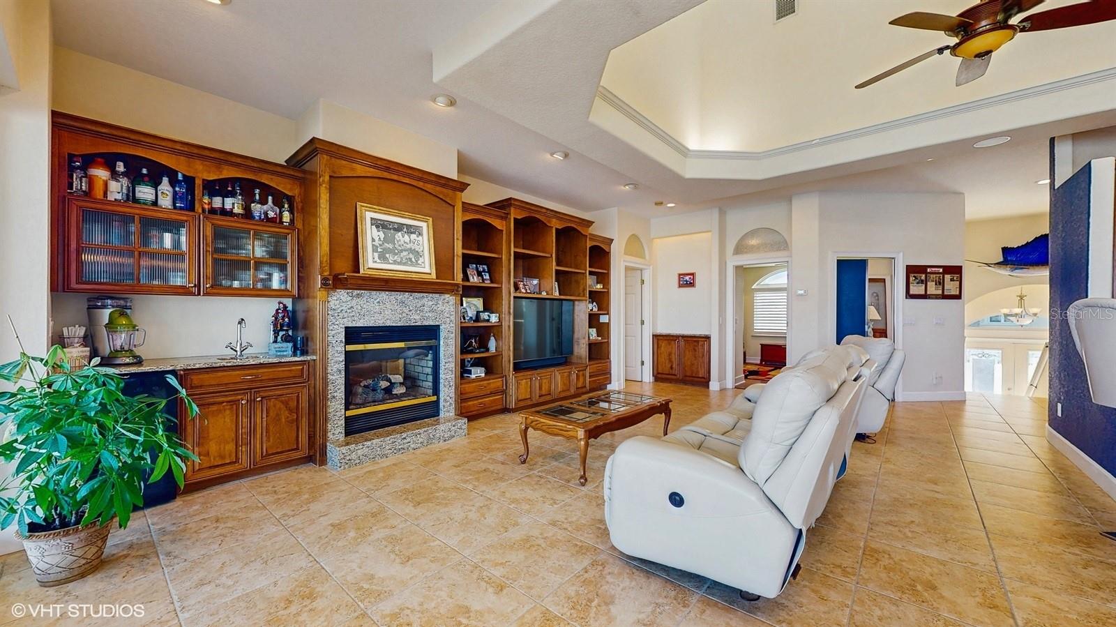 CAPRI ISLE - Residential