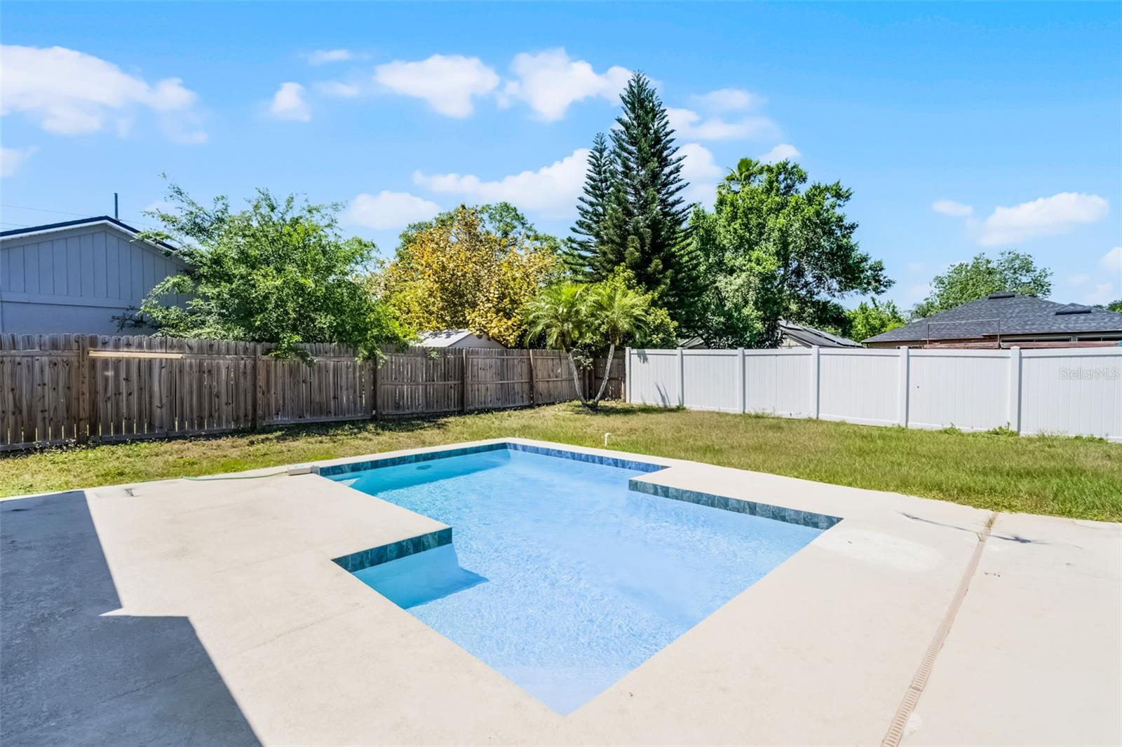 TWIN RIVERS MODEL HOME AREA - Residential