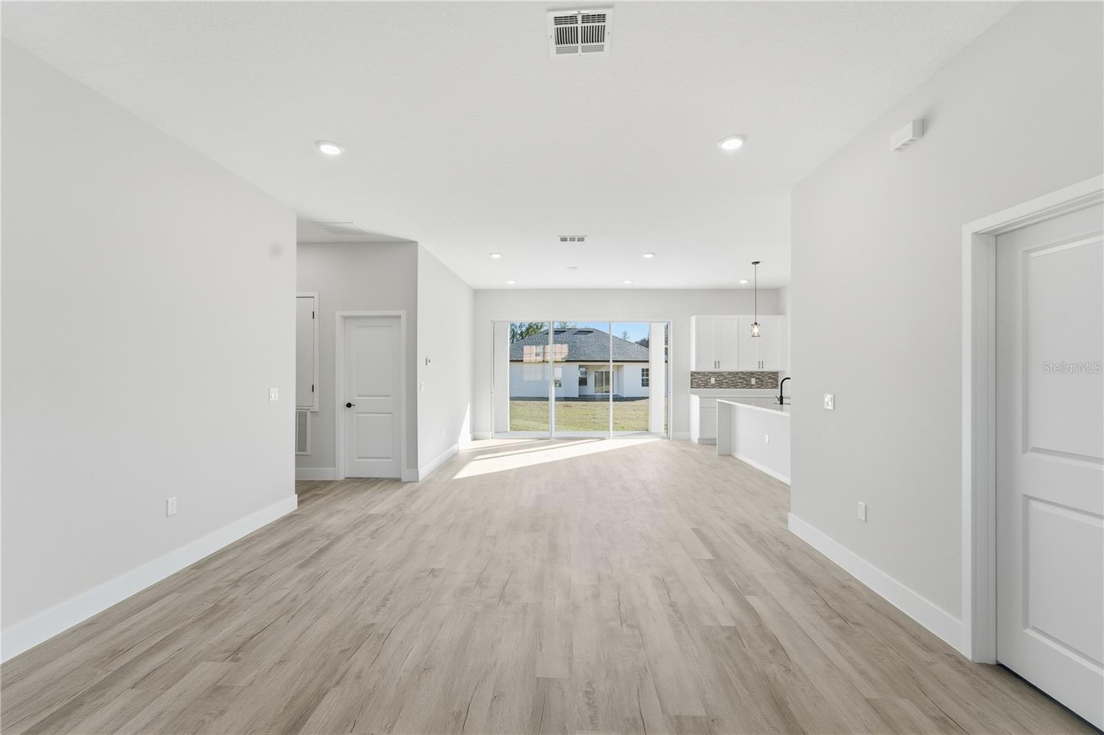 MARION OAKS UN #1 - Residential Lease