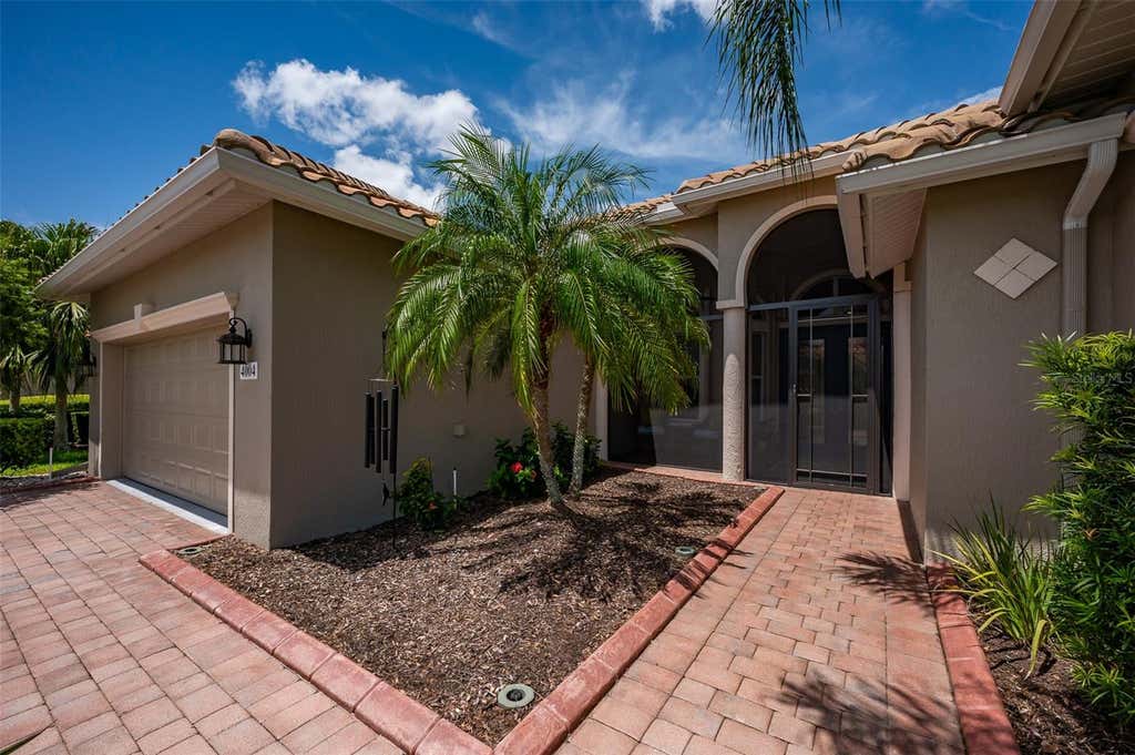 Photo of 4004 65th Place E, Sarasota, FL 34243 (MLS # A4704116)