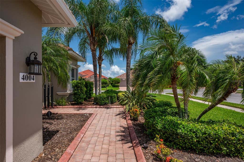 Photo of 4004 65th Place E, Sarasota, FL 34243 (MLS # A4704116)