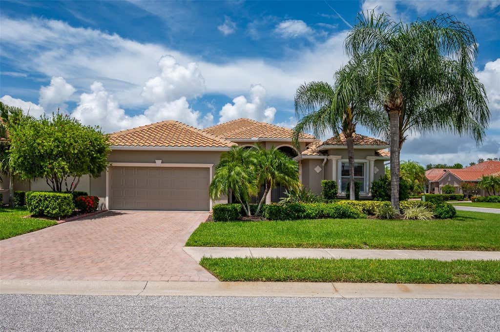 Photo of 4004 65th Place E, Sarasota, FL 34243 (MLS # A4704116)