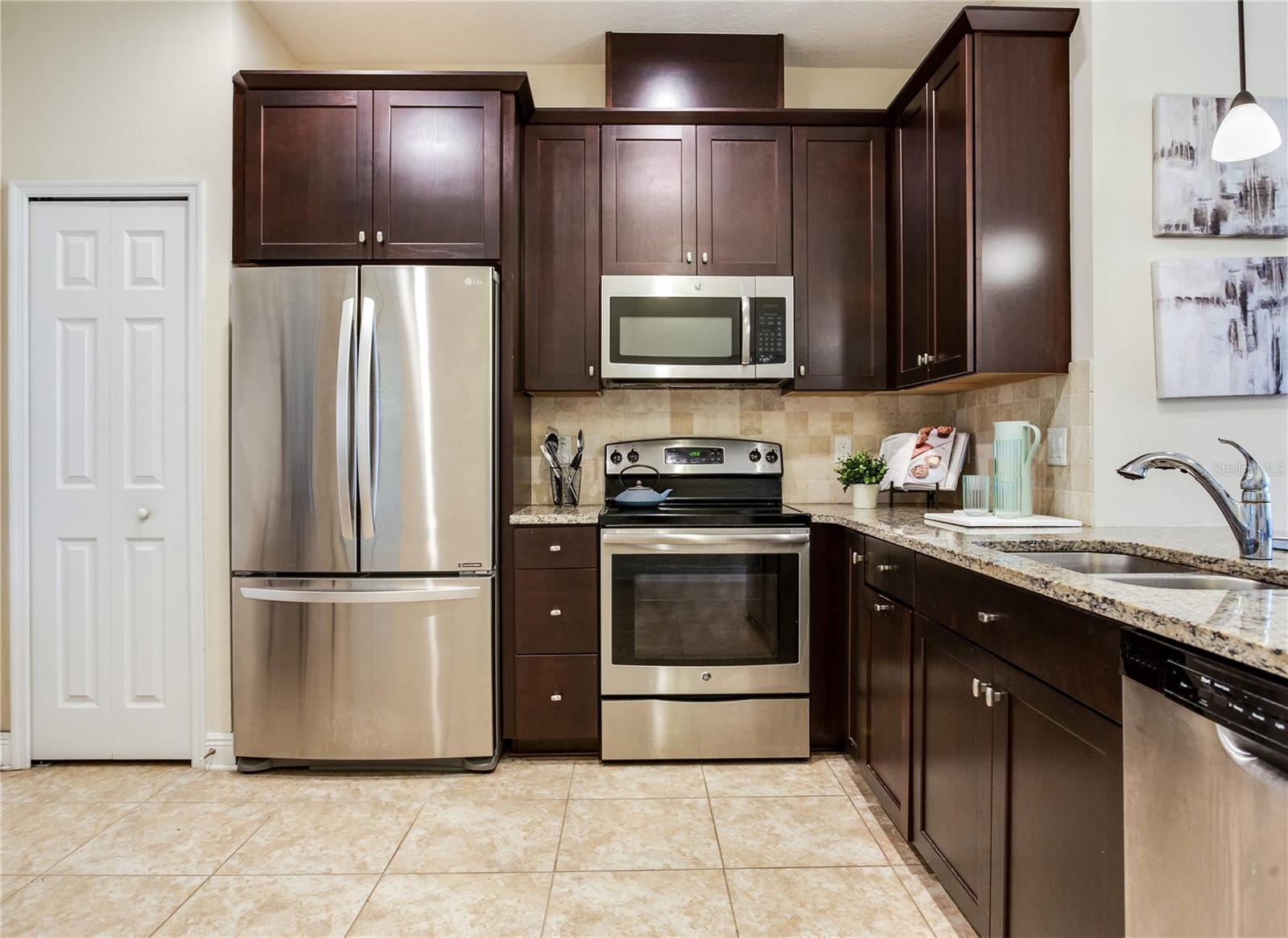 WEST LAKE TWNHMS PH 1 - Residential