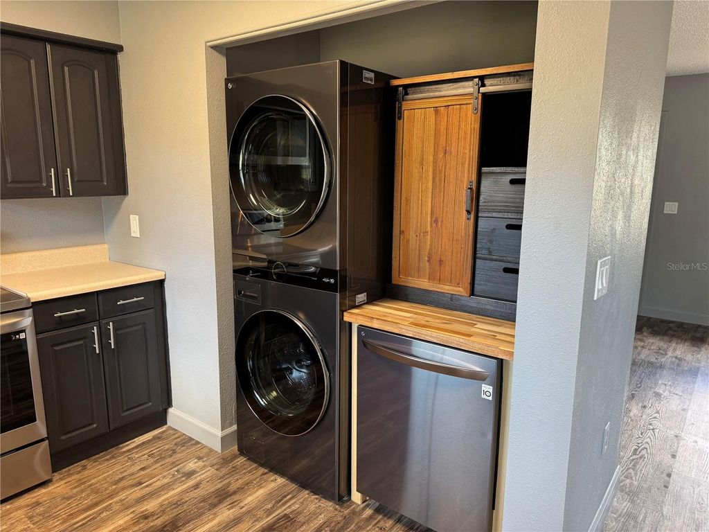 Photo of 2218 Seaboard Avenue, Venice, FL 34293 (MLS # N6141701)