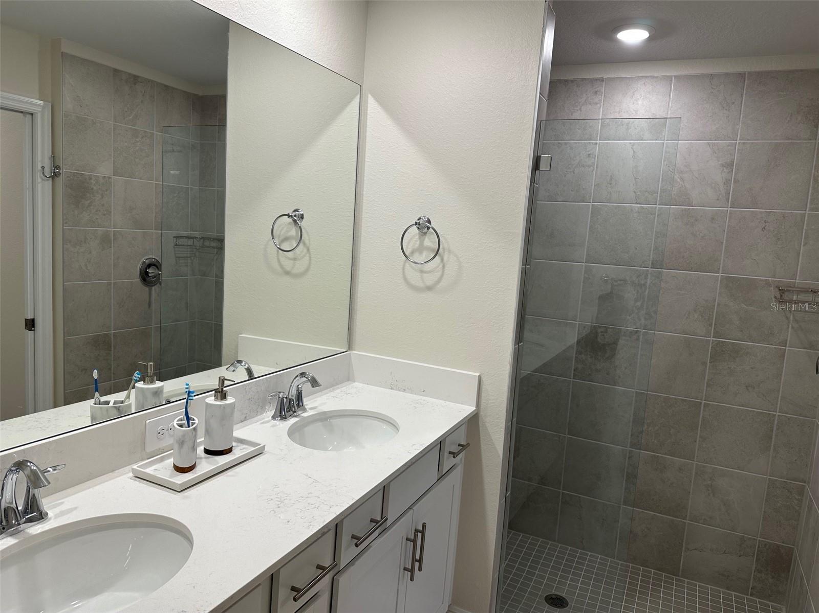 WELLEN PARK GOLF & COUNTRY CLUB - Residential Lease