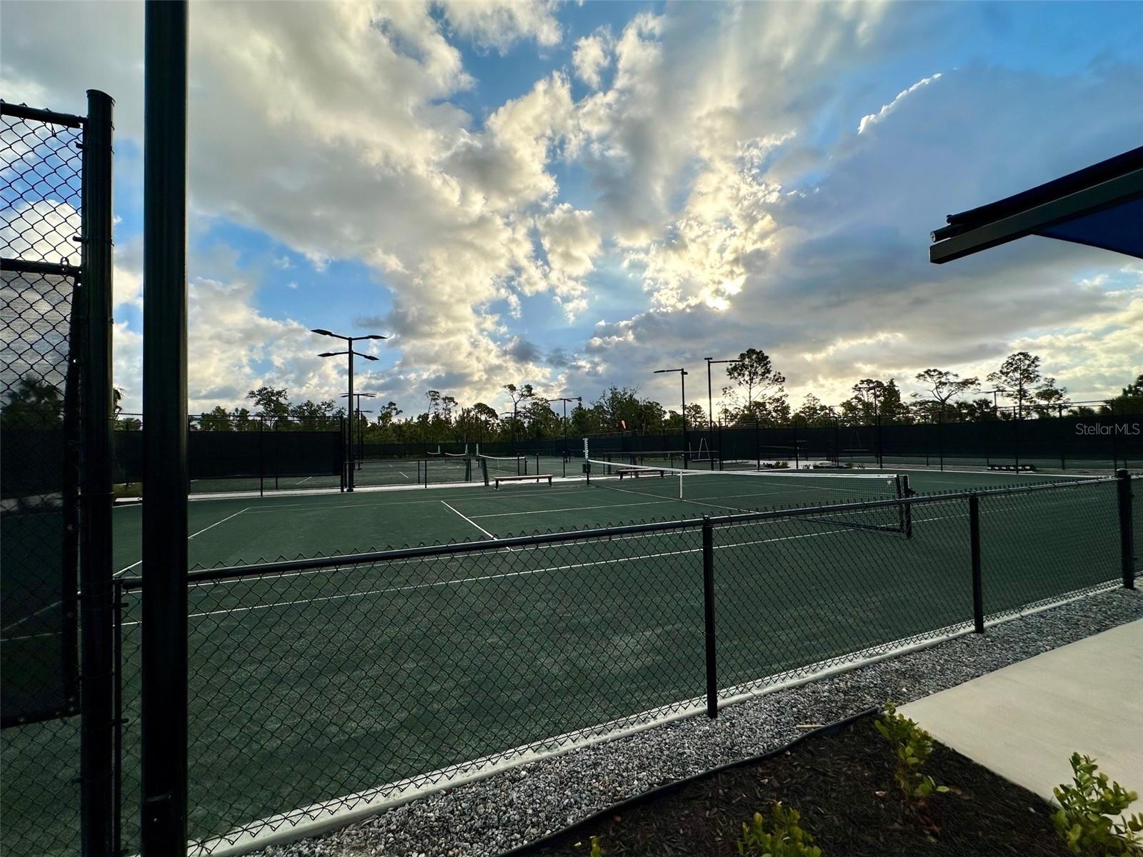 WELLEN PARK GOLF & COUNTRY CLUB - Residential Lease