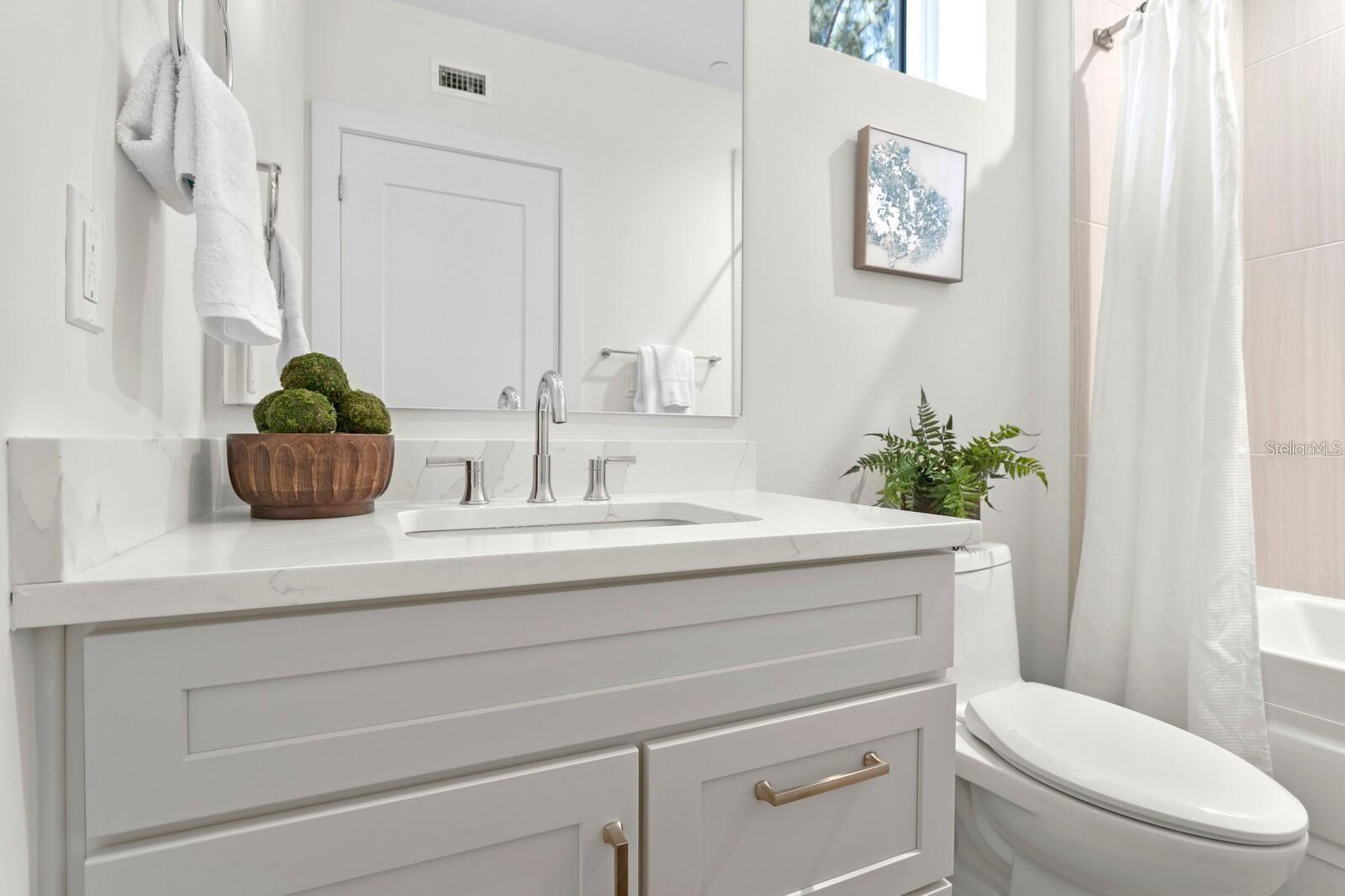 MARINA BAY MASTER CONDO - Residential