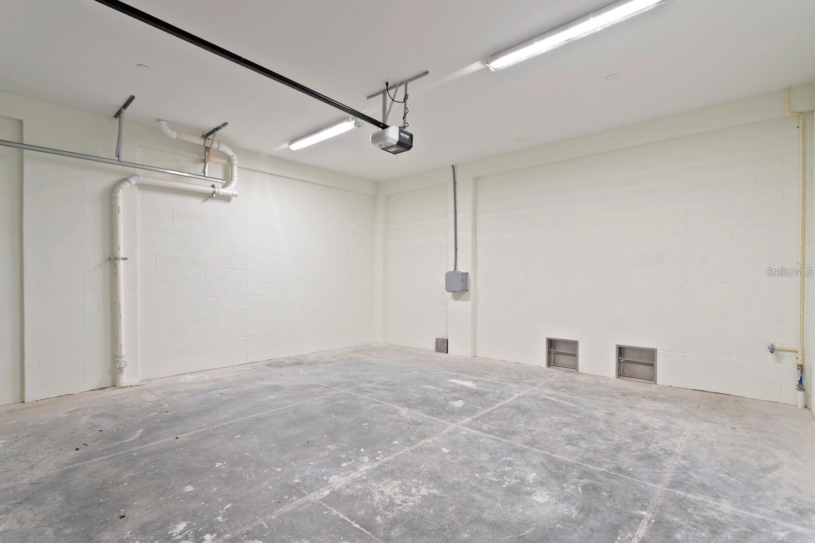 MARINA BAY MASTER CONDO - Residential