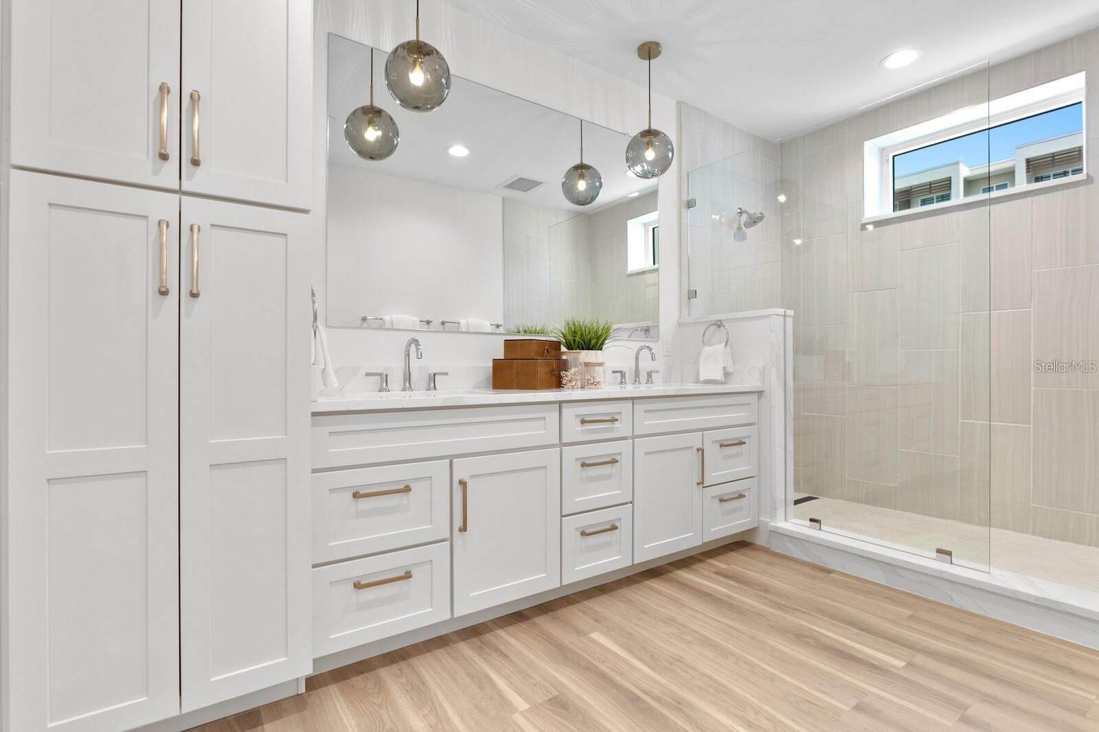 MARINA BAY MASTER CONDO - Residential