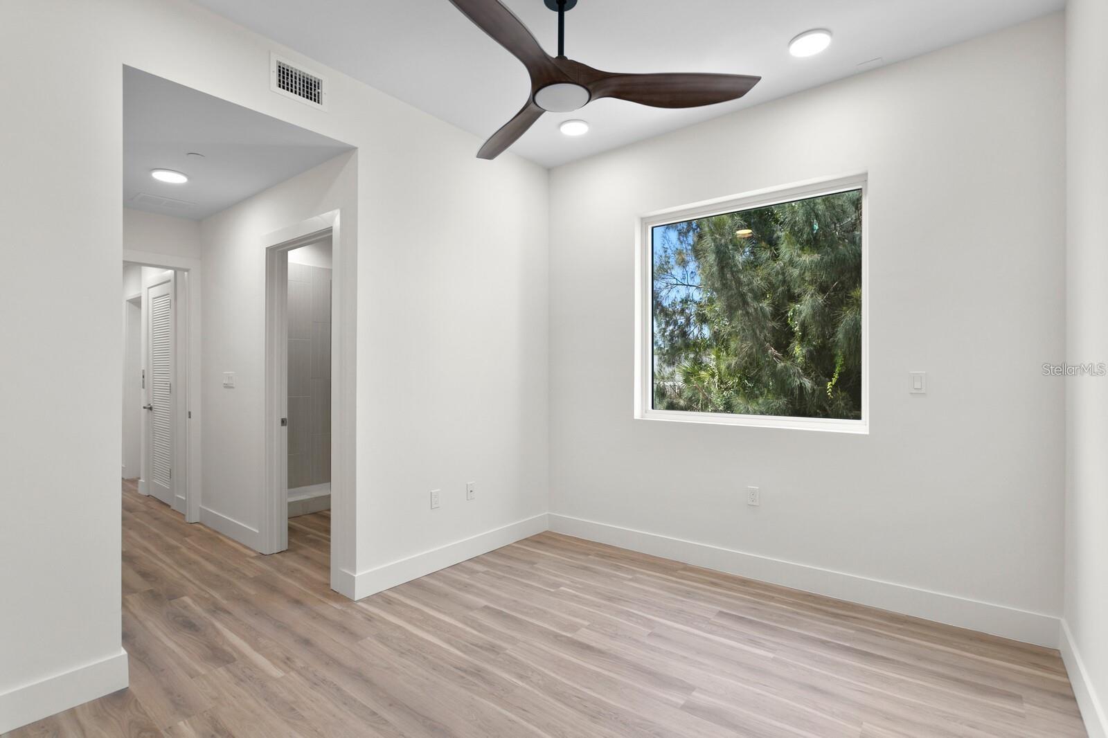 MARINA BAY MASTER CONDO - Residential