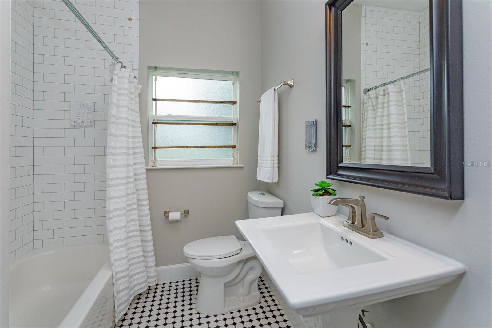 KAROLINA ON KILLARNEY - Residential