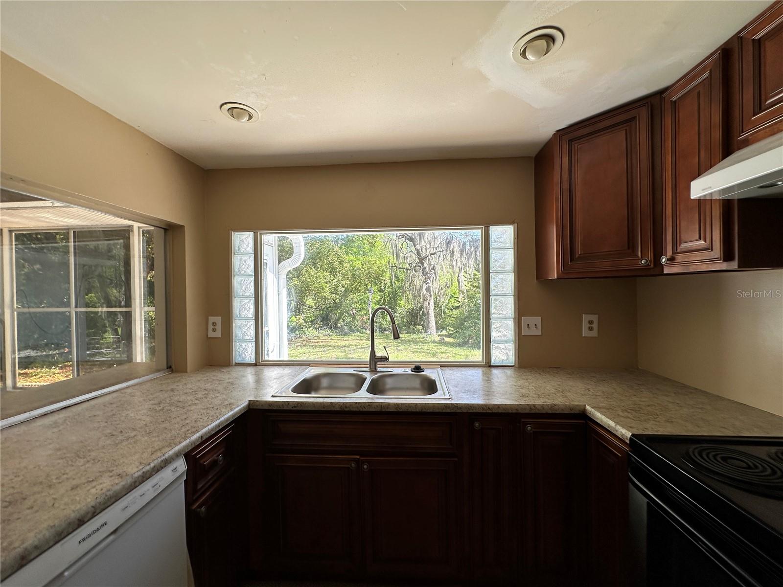 BEACON WOODS VILLAGE - Residential