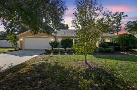 Photo of 606 White Oak Way, Deland, FL 32720 (MLS # V4946090)