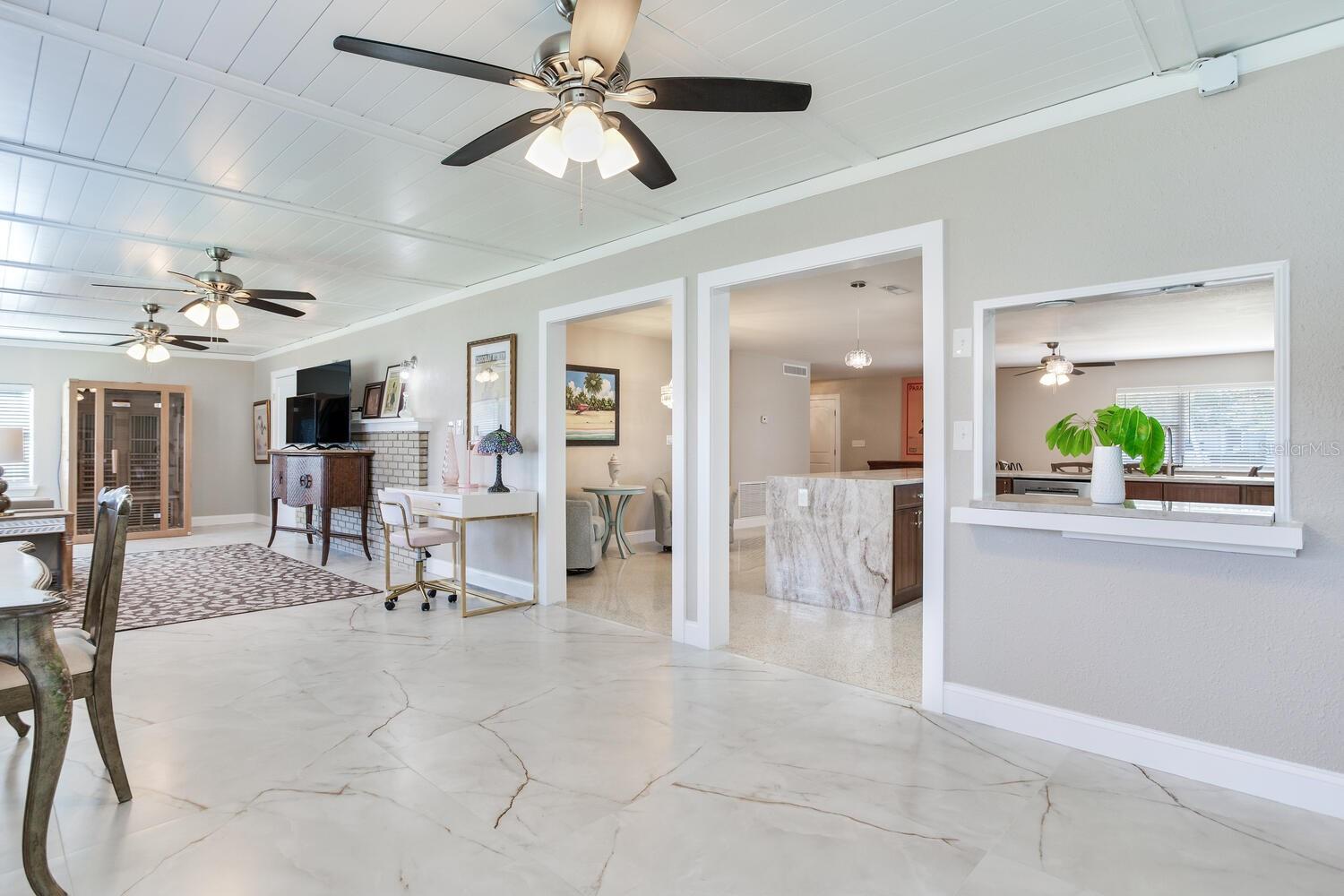 MAXIMO MOORINGS - Residential