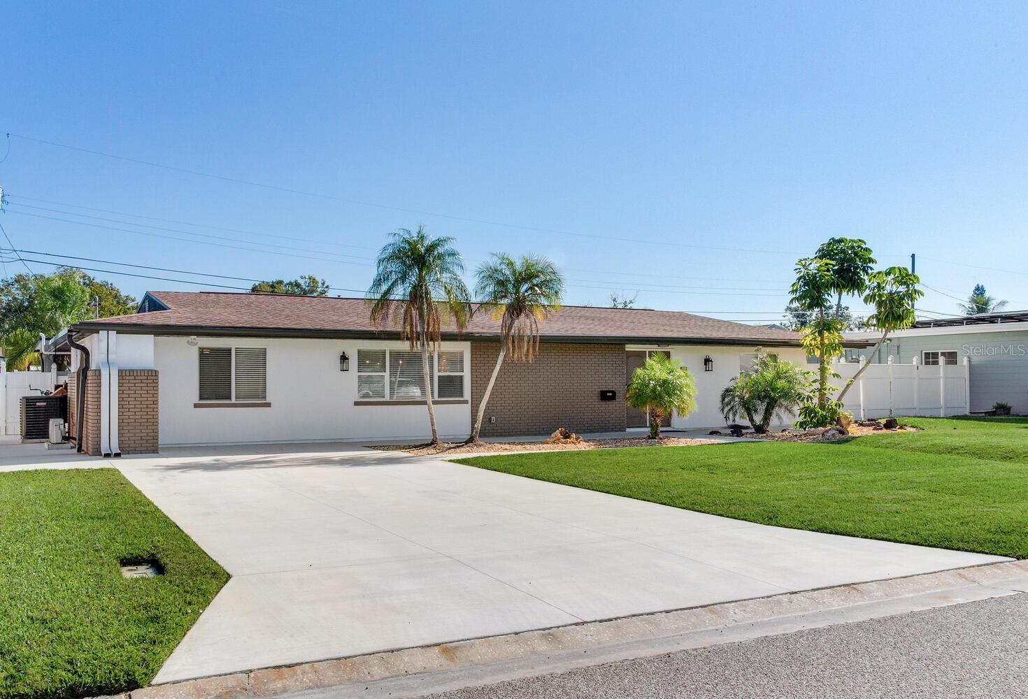 MAXIMO MOORINGS - Residential