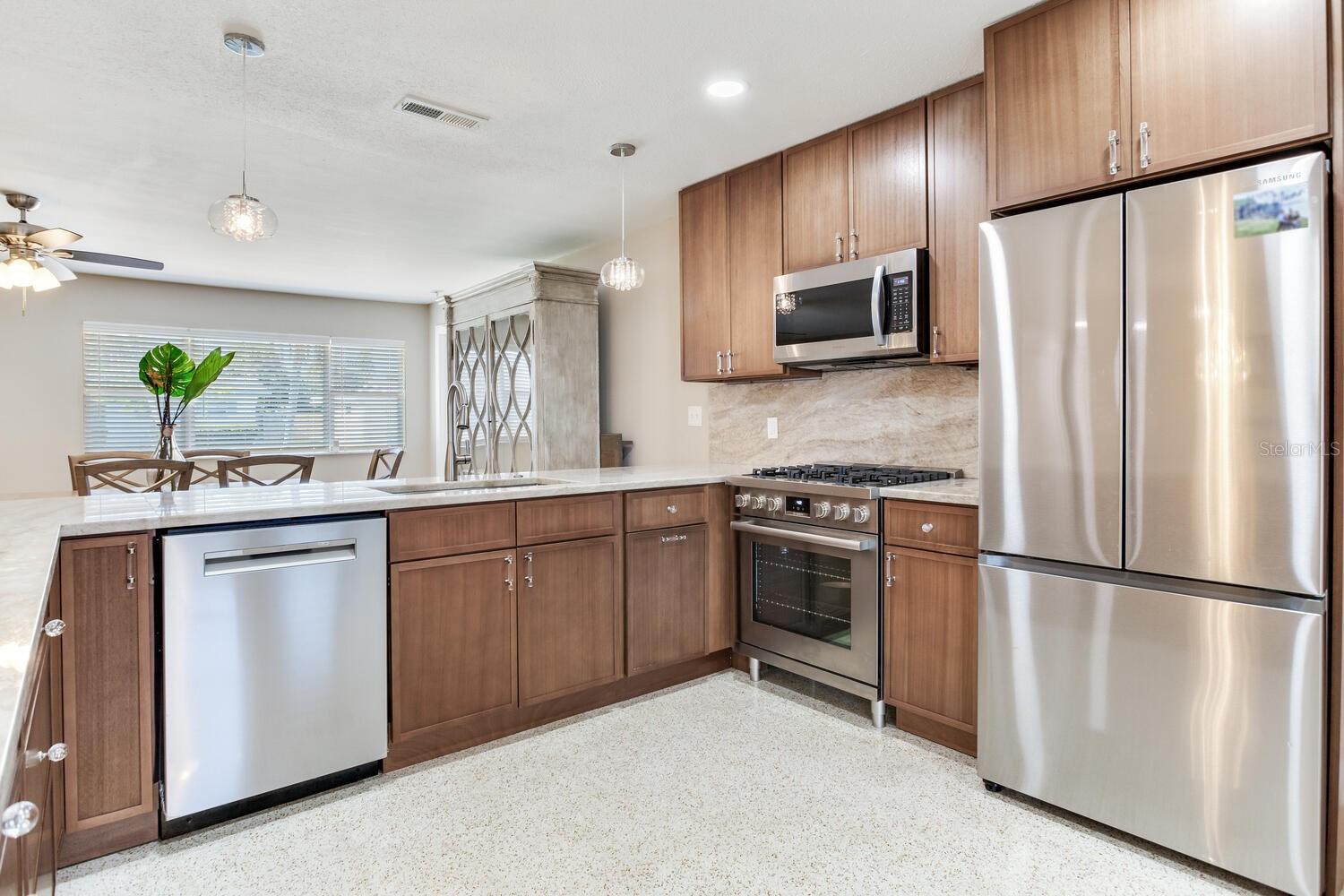 MAXIMO MOORINGS - Residential